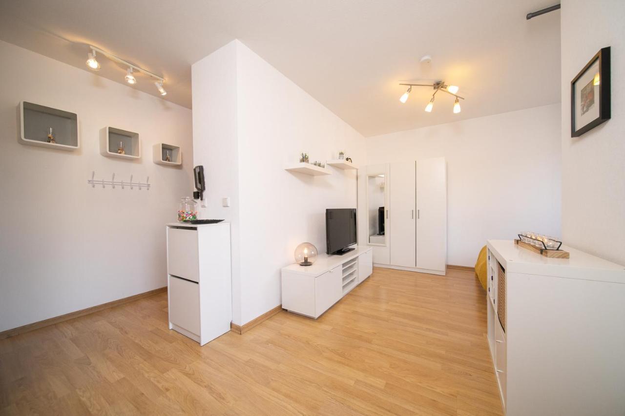 Studio Shiny - Zentral Mit Balkon - Messe - Kueche Нойс Экстерьер фото